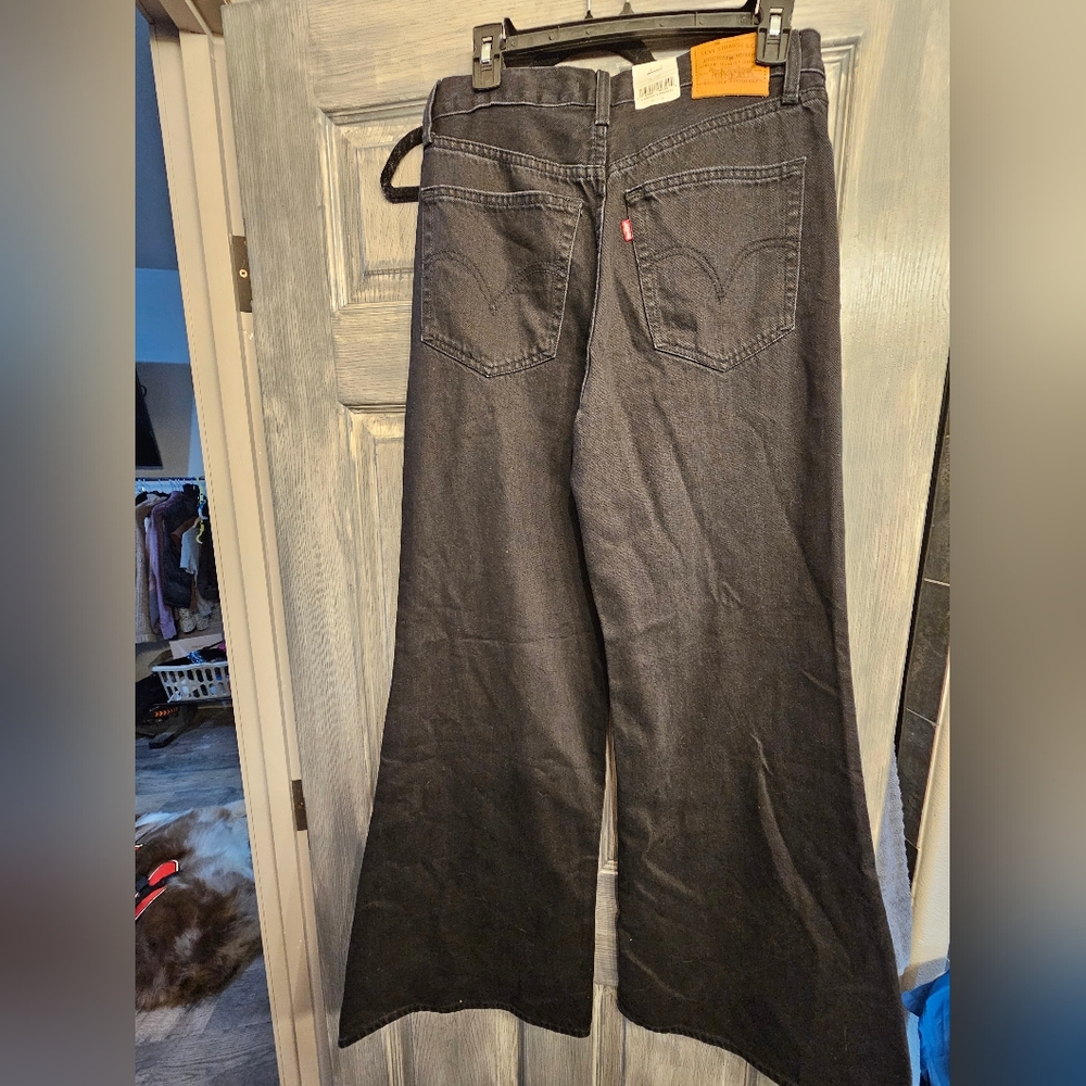 Levis 28 X 32 Black Flare Jean
